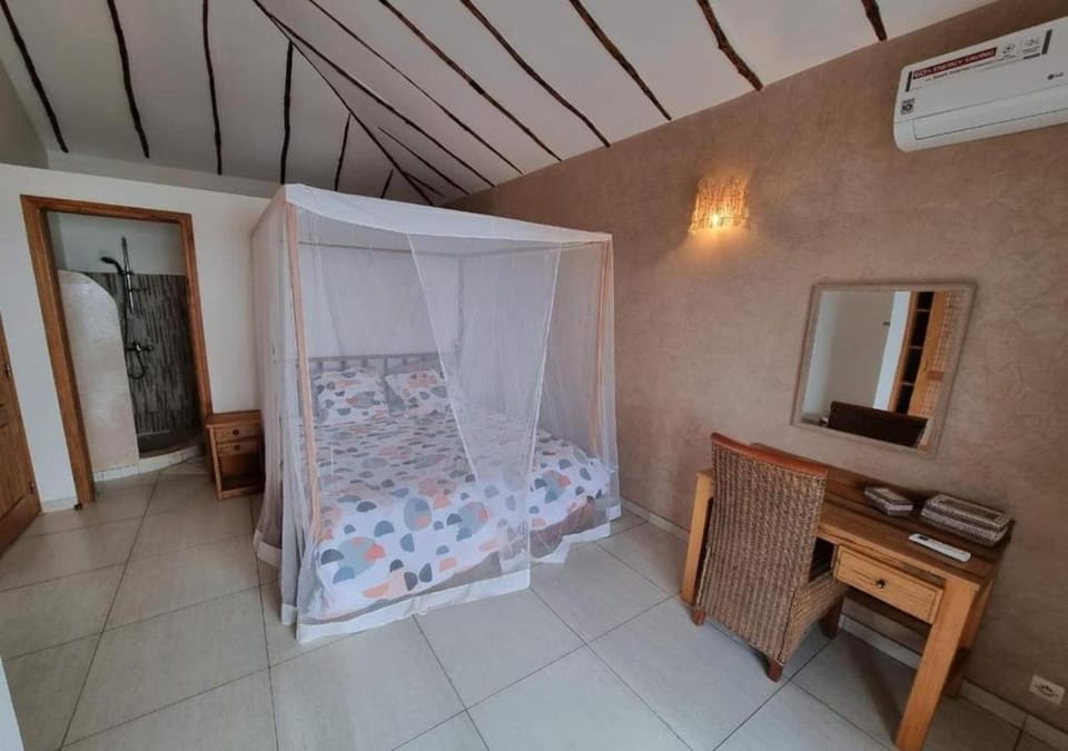 Bed, Photo of the whole room, Bedroom, wardrobe, air conditioner