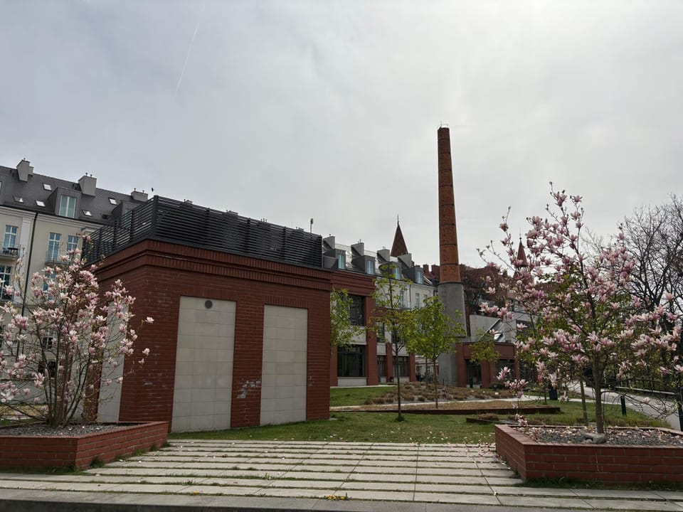 Staromiejski Bulwar by the river Apartment in Wroclaw