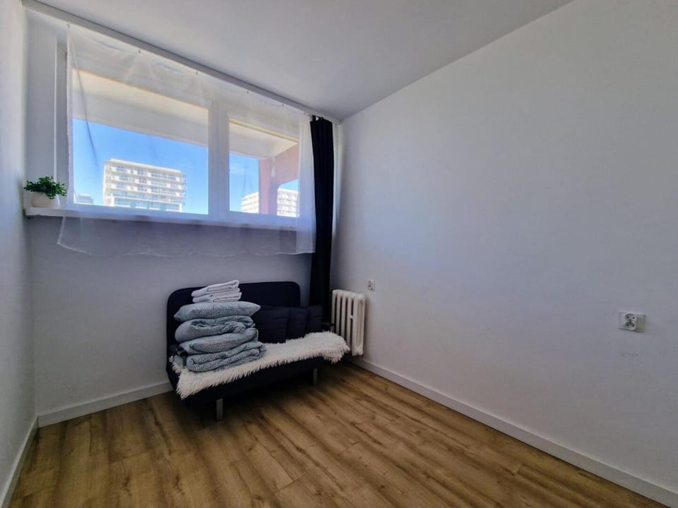 Bed, Living room, Photo of the whole room, Seating area, Bedroom, internet, towels