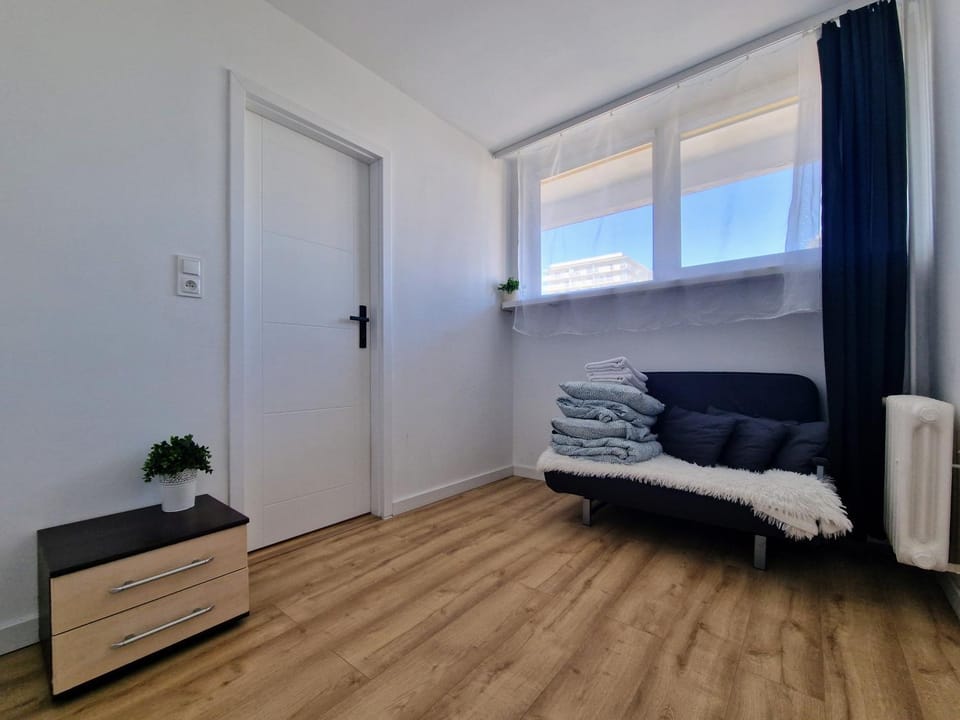 Bed, Photo of the whole room, Seating area, Bedroom