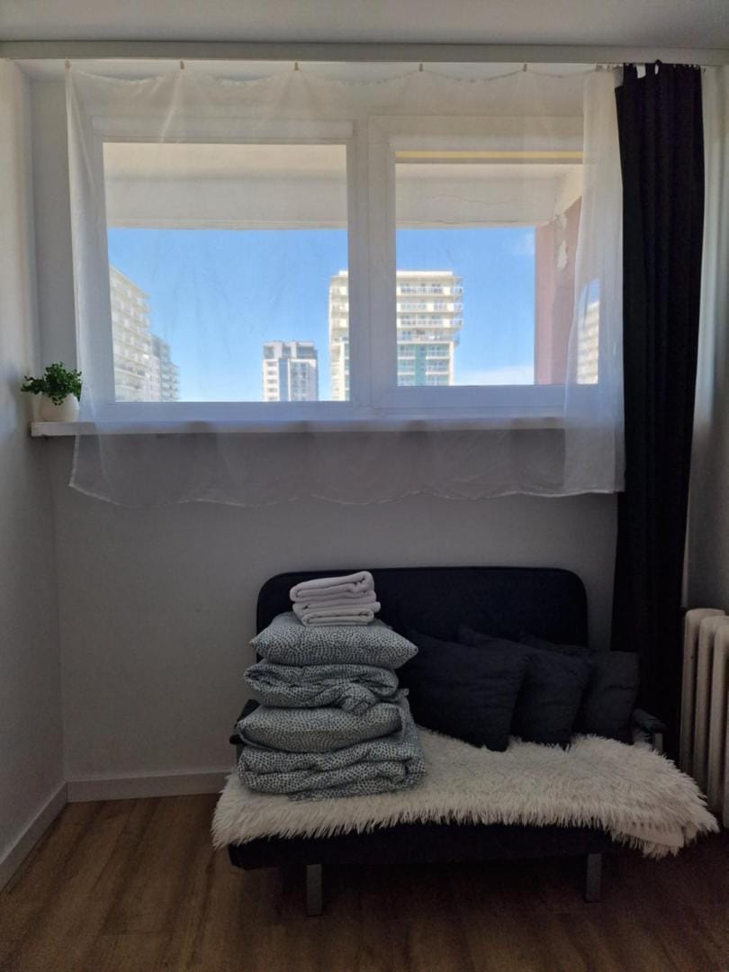 Bed, Living room, Photo of the whole room, Seating area, Bedroom, towels