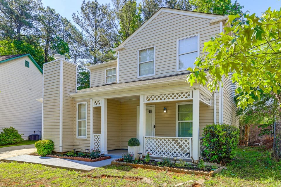 3 Mi to The Village! Family Home in Stone Mountain House in Georgia