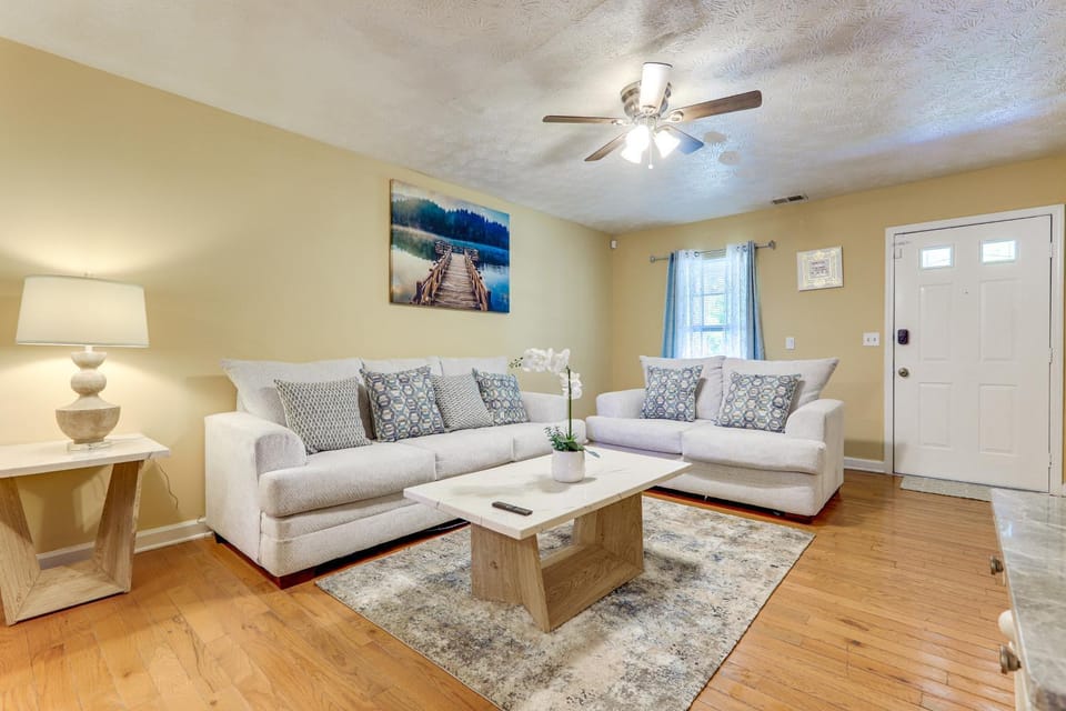 3 Mi to The Village! Family Home in Stone Mountain House in Georgia