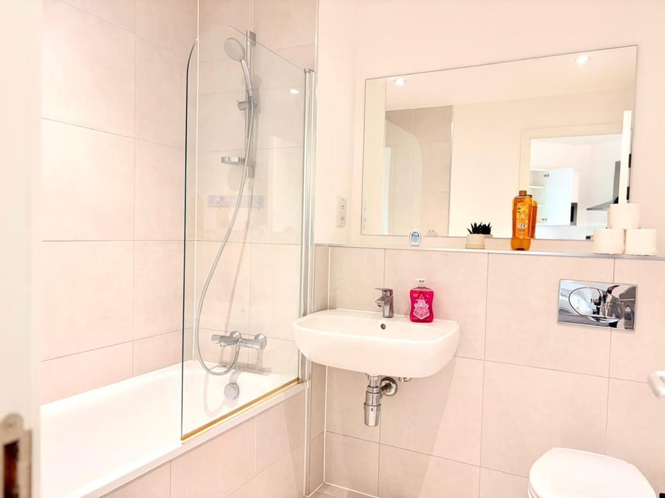 Shower, Bathroom, Bath, towels