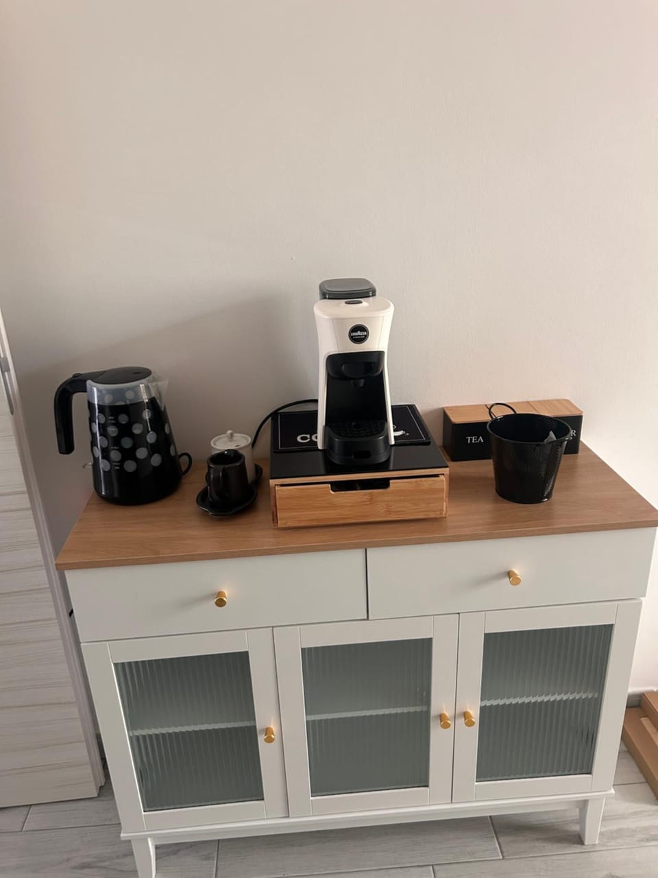 Coffee/tea facilities, toaster