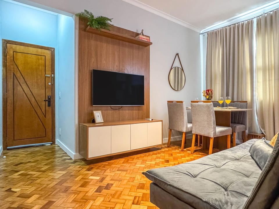 TV and multimedia, Living room, Seating area, Dining area, air conditioner