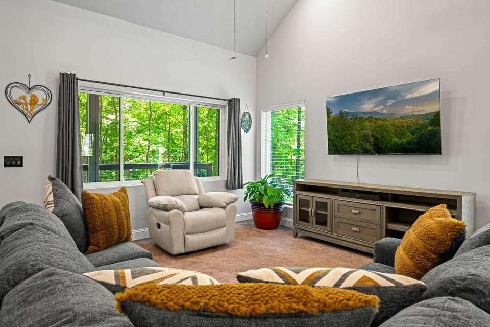 Harmony Ridge Cabin with Fire Pit Grill Trails Family Friendly Cabin in Sevier County