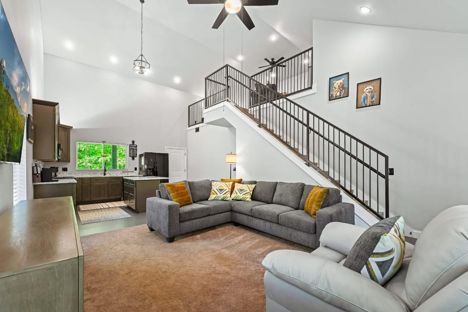 Harmony Ridge Cabin with Fire Pit Grill Trails Family Friendly Cabin in Sevier County