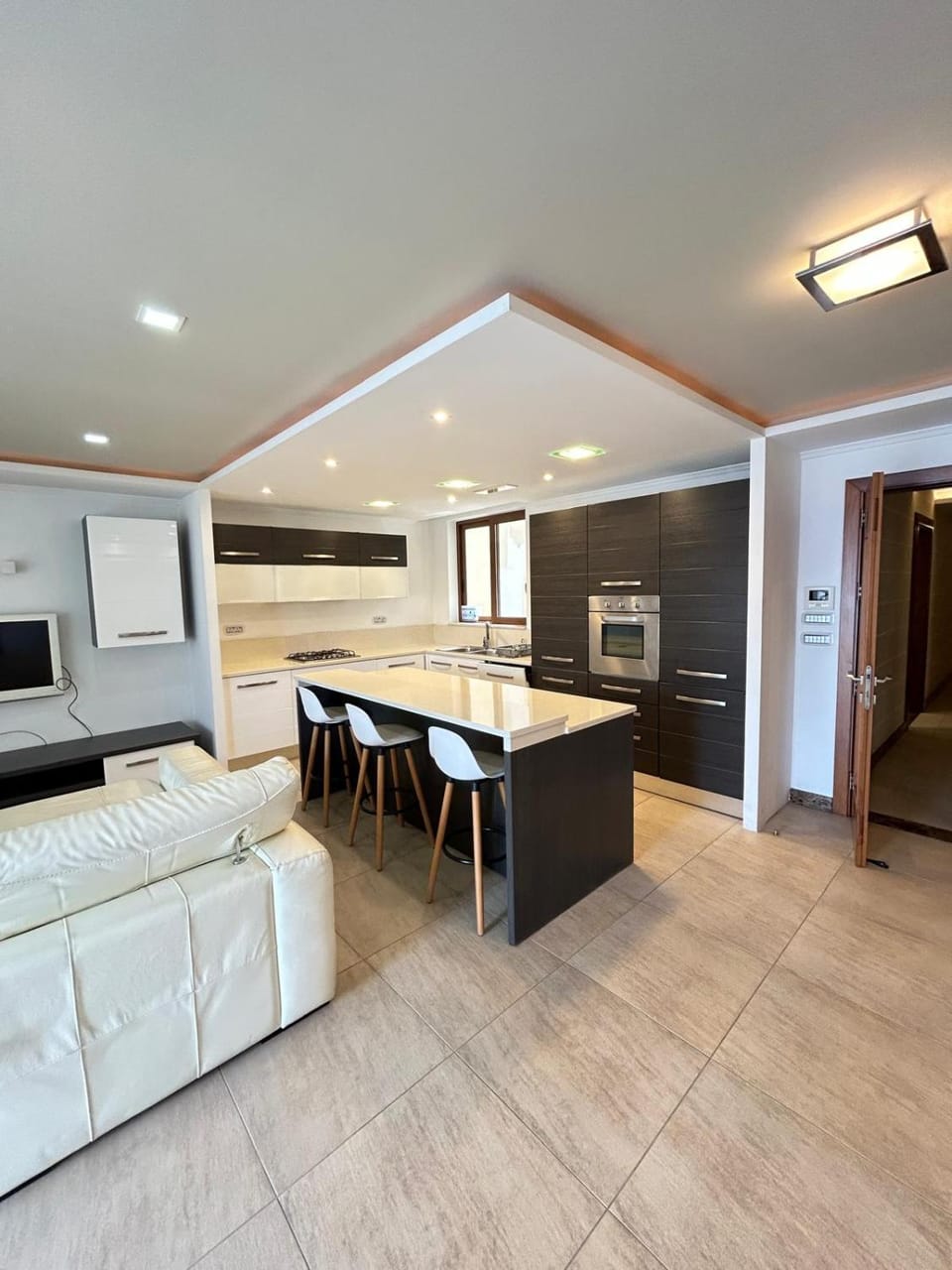 Kitchen or kitchenette, Dining area, oven, stove