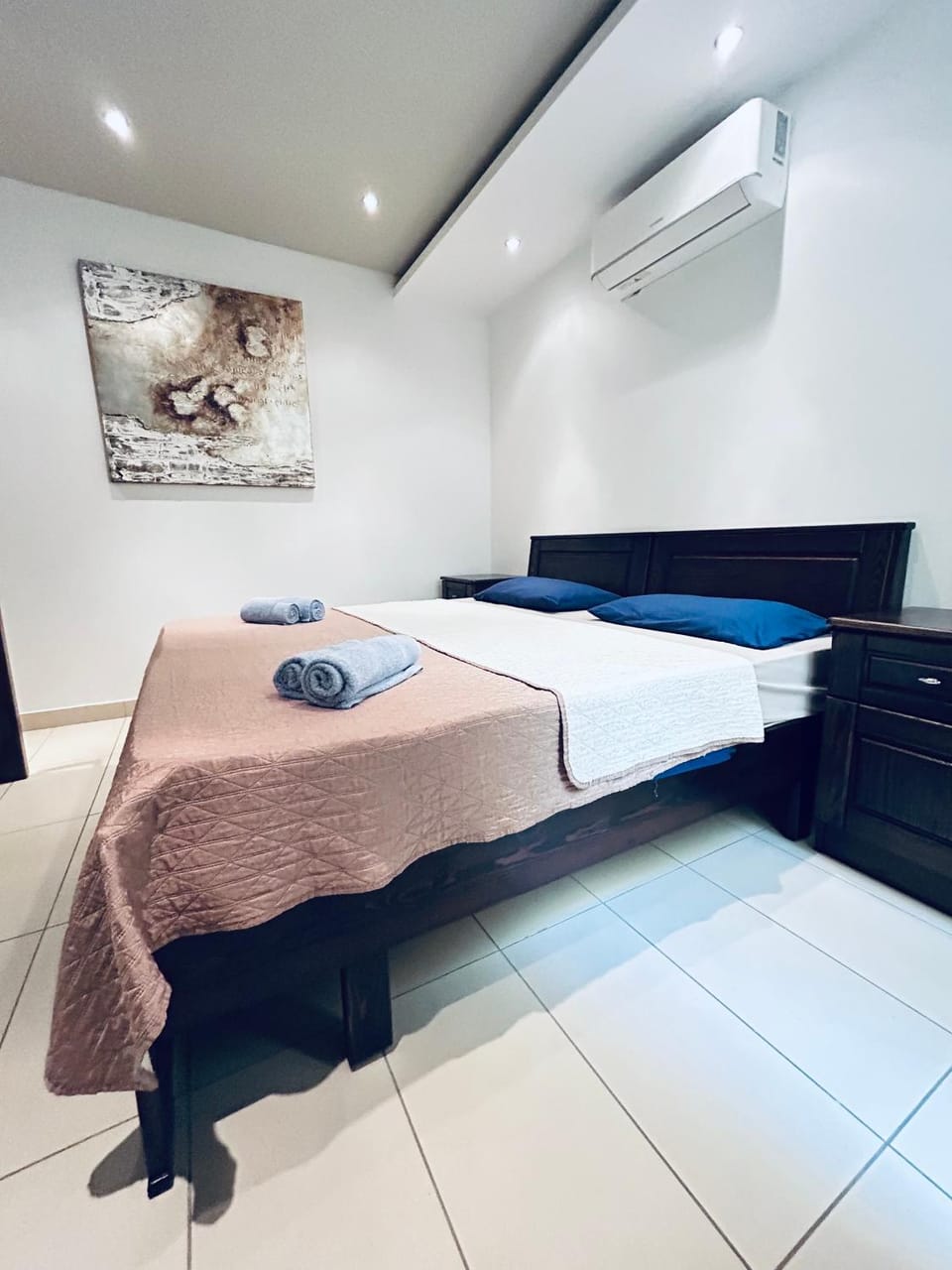 Bed, Photo of the whole room, Bedroom, towels, air conditioner
