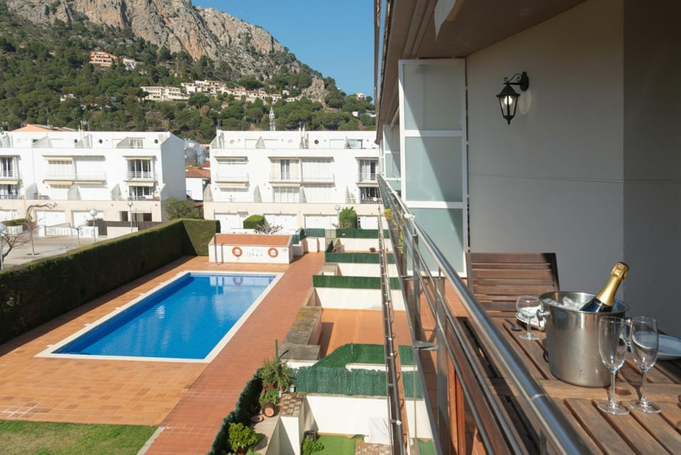 Pool view, Swimming pool