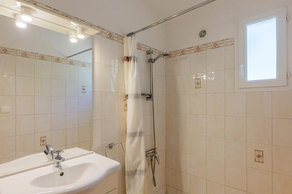 Bathroom, Living room