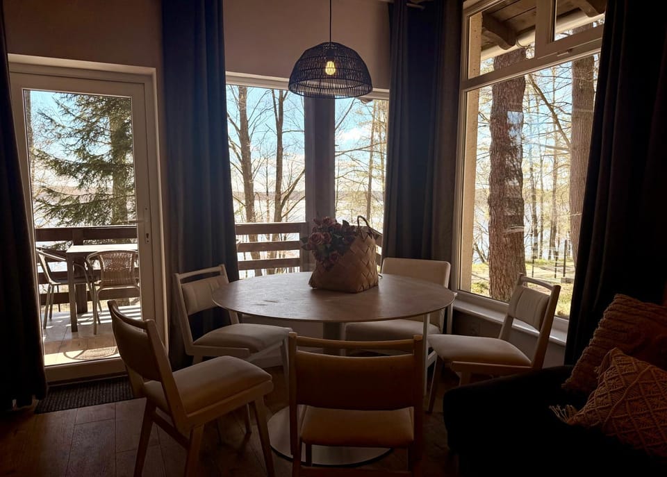 KORMORANOWY ZAKĄTEK -jezioro, sauna, SUPy, rowery, siatka, grzyby, wędkowanie, las cisza, spokój Chalet in Pomeranian Voivodeship