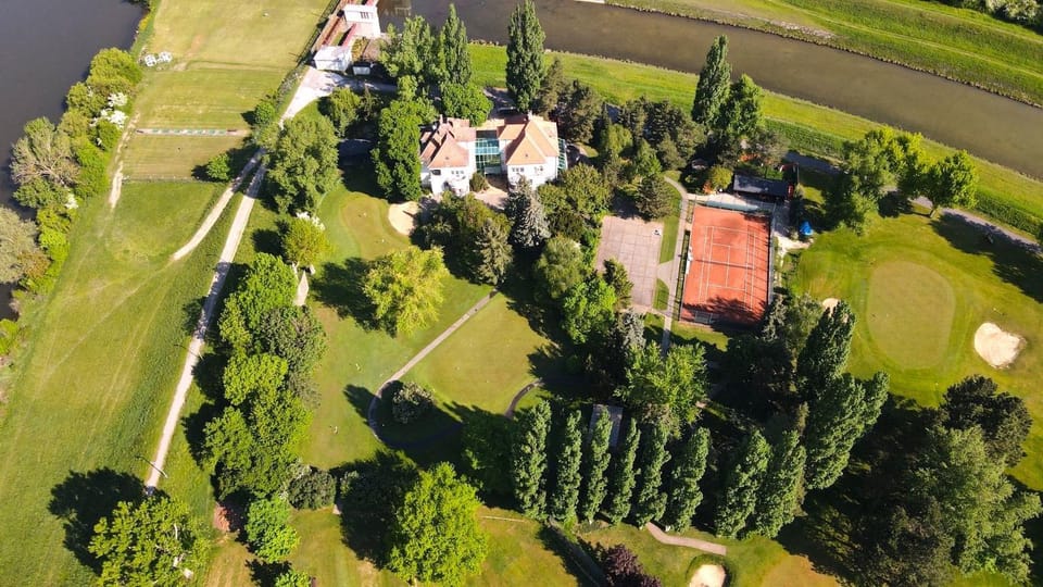 Property building, Natural landscape, Bird's eye view, Golfcourse, Tennis court, River view, Parking