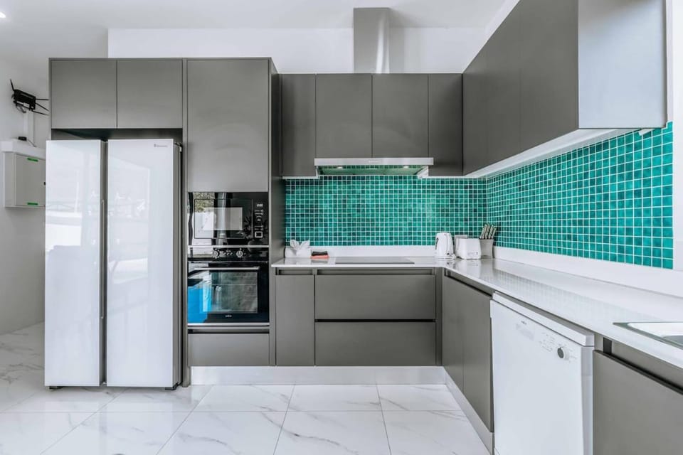 3 Villas 9BR 3 Pools Perfect for Big Groups V305 Apartment in Chalong