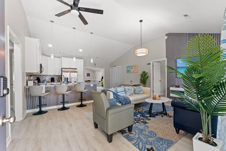 4 Bed Coastal Home w Game Room Firepit Sleeps 10 House in Carolina Forest