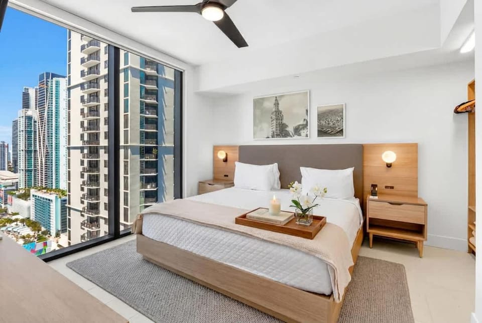 27th Floor Luxury 1BR with Balcony & Pool House in Miami