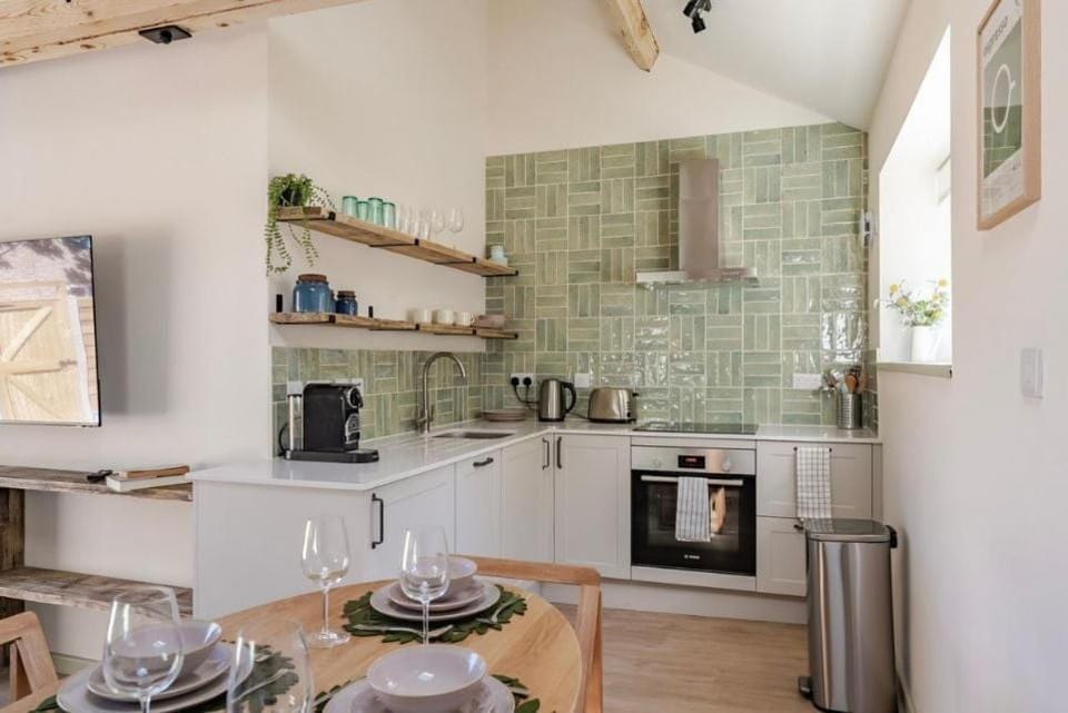 Willow - cosy cabin with hot tub Cabin in North Norfolk District