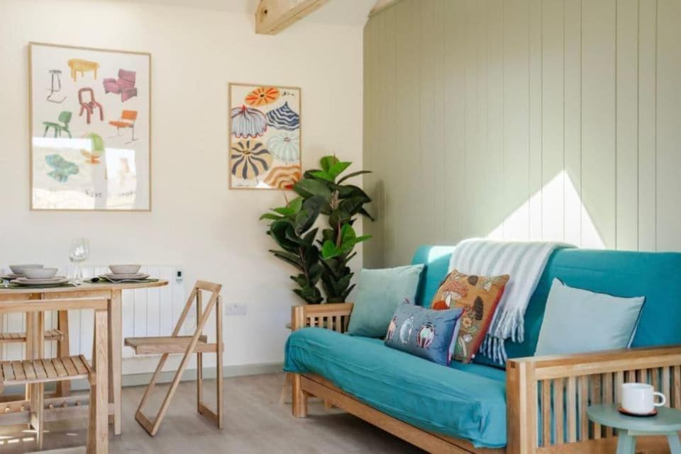 Willow - cosy cabin with hot tub Cabin in North Norfolk District