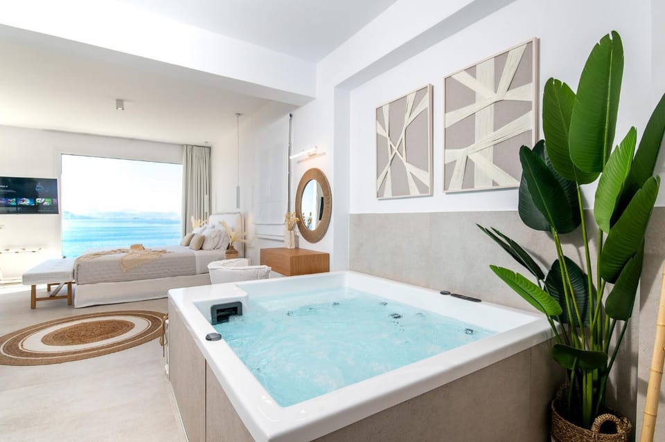 Bed, Hot Tub, Photo of the whole room