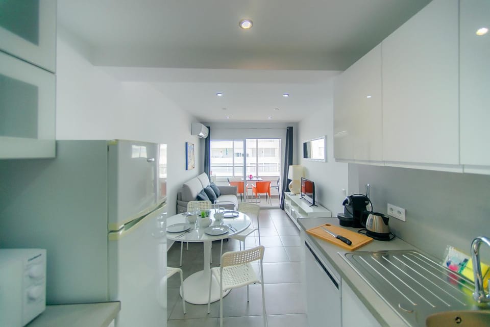 Kitchen or kitchenette, Living room