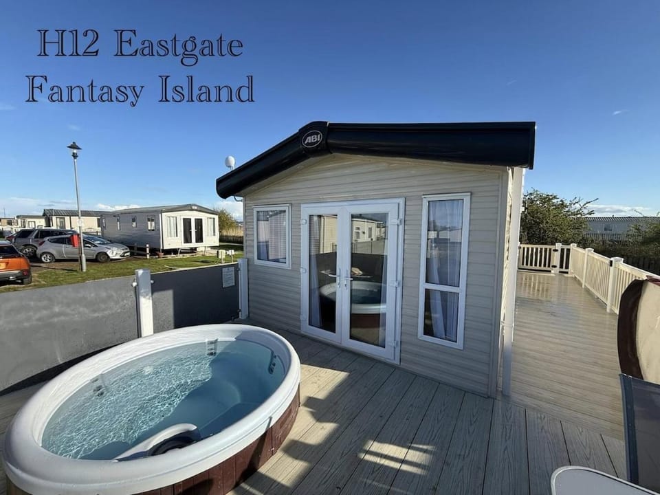 Skegness Retreats Fantasy Island H12 House in Ingoldmells