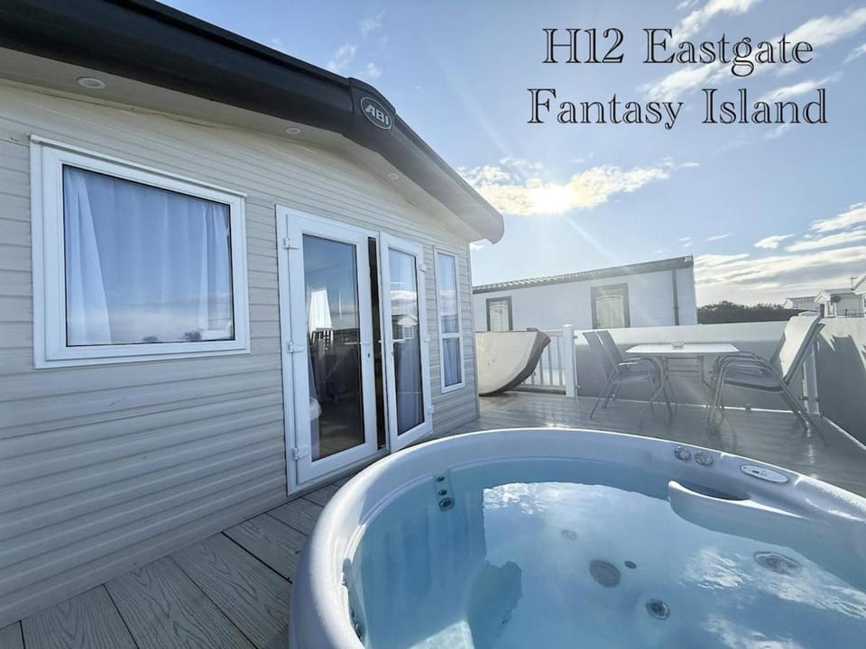 Skegness Retreats Fantasy Island H12 House in Ingoldmells