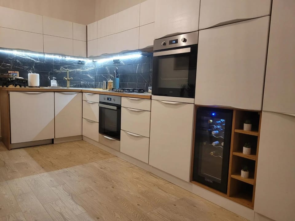 Kitchen or kitchenette, Communal kitchen, kitchen