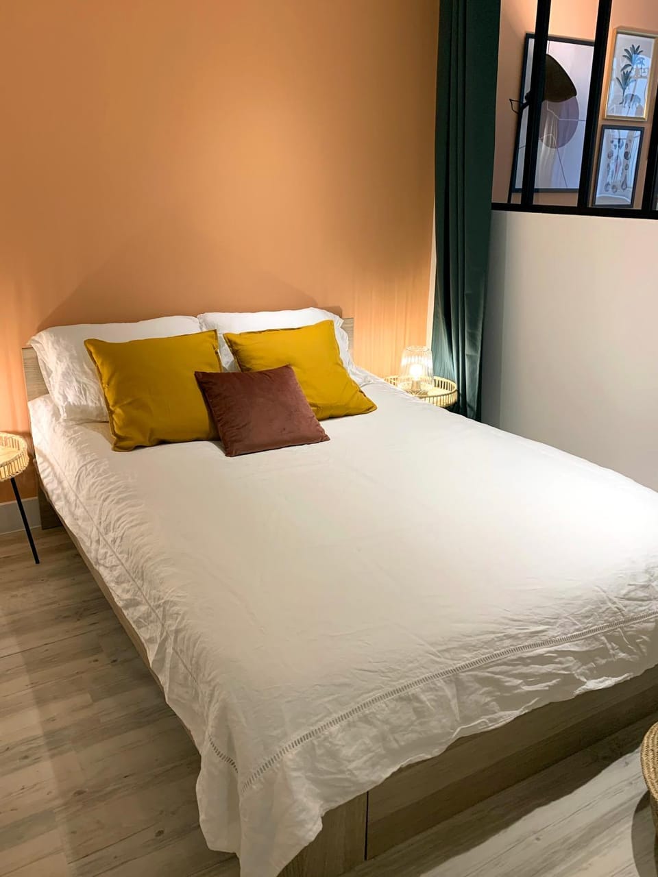 Bed, Photo of the whole room, Bedroom