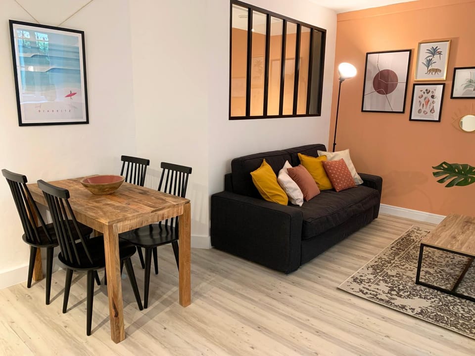 Living room, Dining area