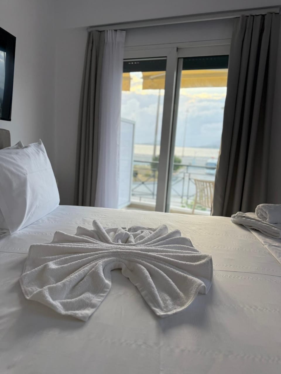 Bed, Bedroom, Sea view