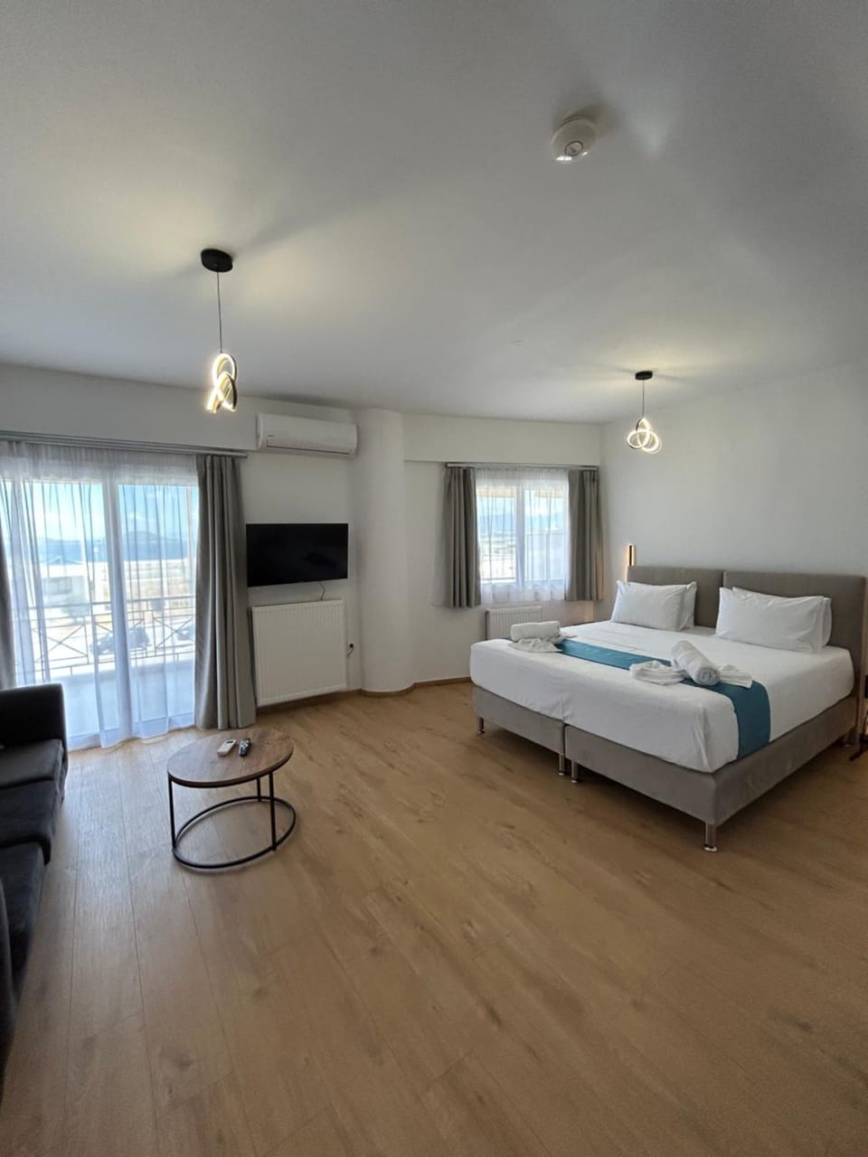 Bed, TV and multimedia, Bedroom, air conditioner