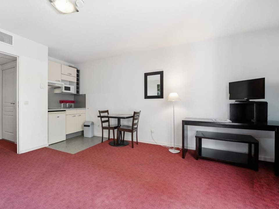 Communal lounge/ TV room, Living room