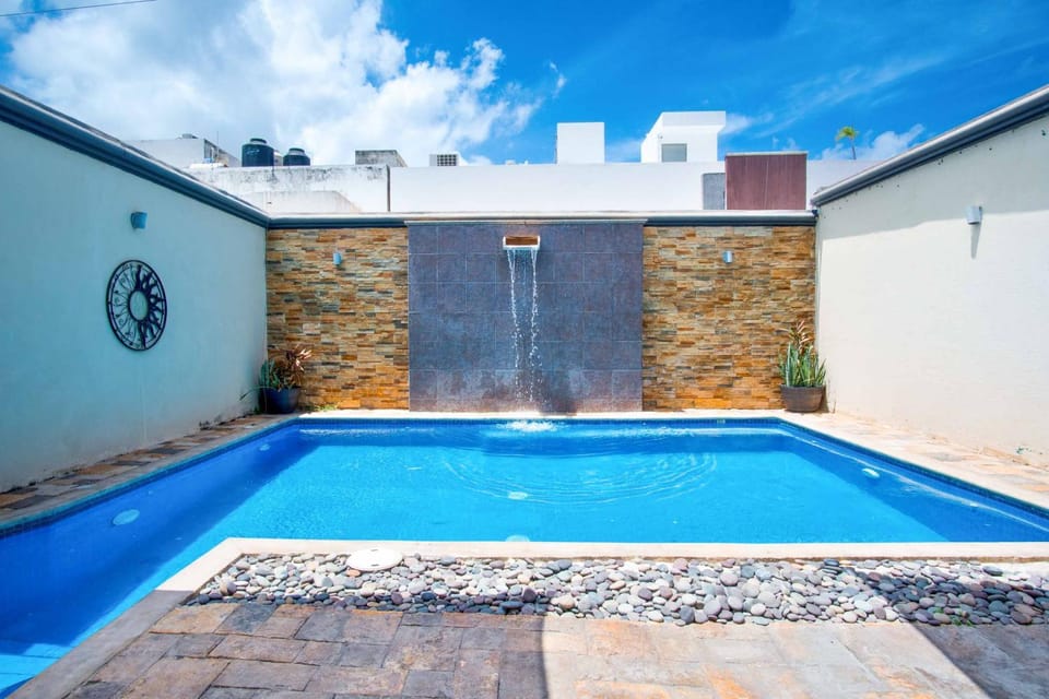 Gaming Villa - 4 Bedrooms - Private Pool - Movie Theater - fits 10 House in Cancun