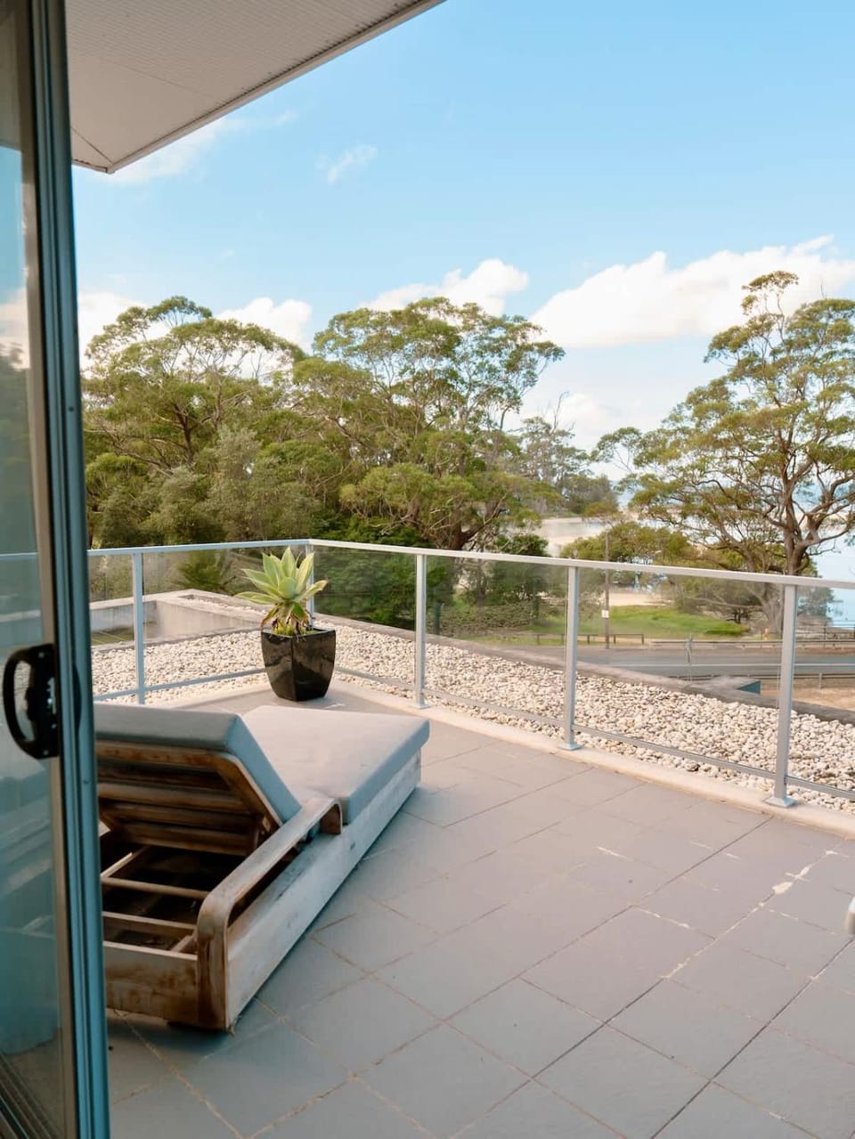 Penthouse by the Bay - Husky beachfront Apartment in Huskisson
