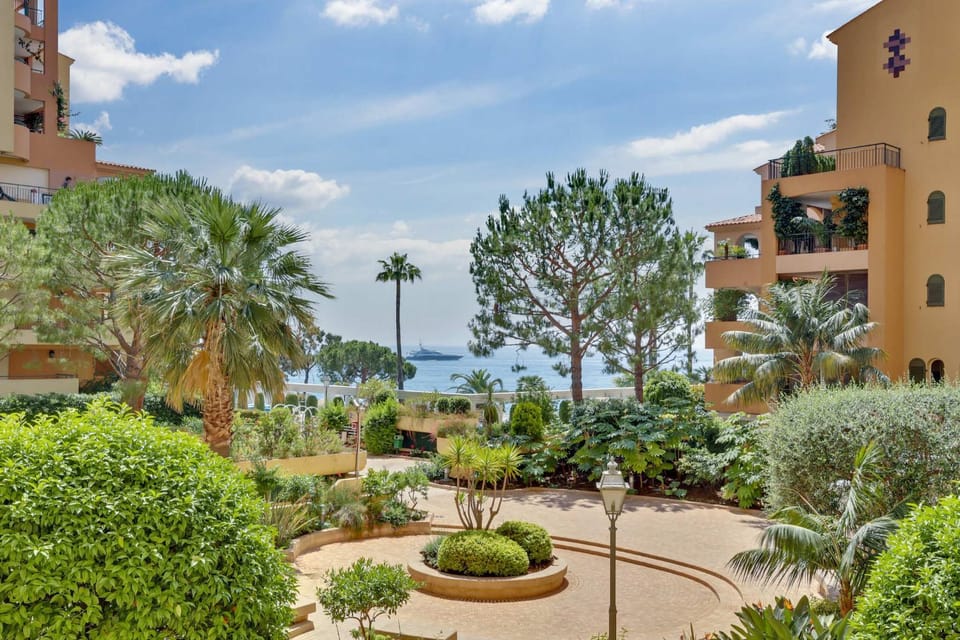 Property building, Garden, View (from property/room), Garden view, Garden view, Pool view, Swimming pool, Inner courtyard view