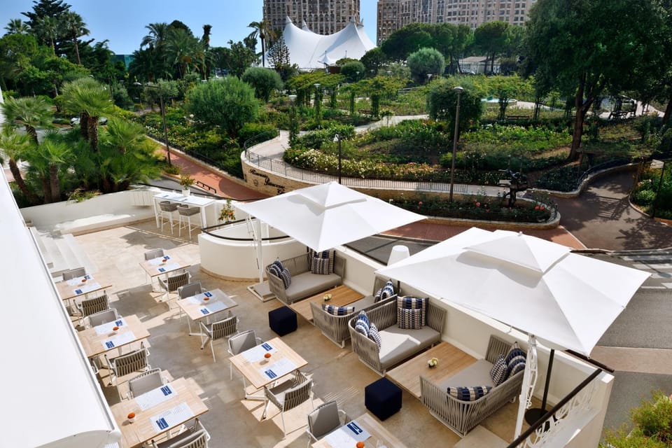 Restaurant/places to eat, Neighbourhood, Balcony/Terrace, Banquet/Function facilities, Garden view, Landmark view