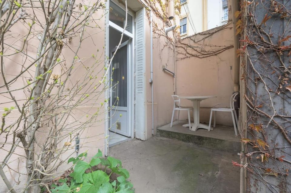 Grande Maison T3, proche confluence, Lyon centre, Garage House in Lyon