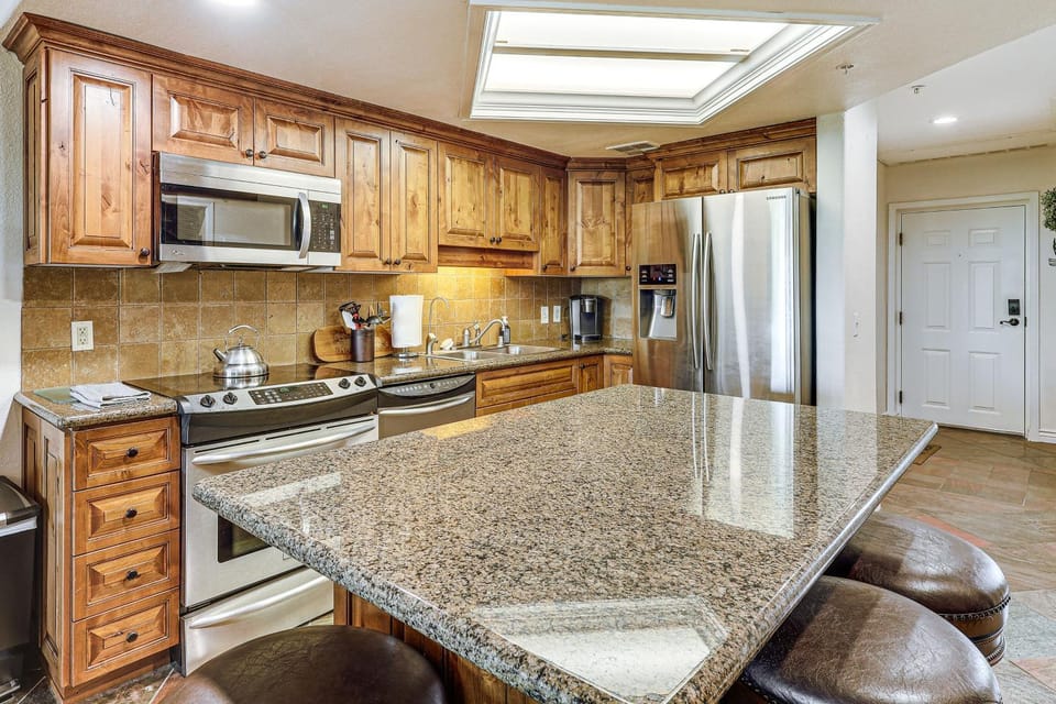 Golf, Boat, Swim! Walkable Lake Havasu Getaway House in Lake Havasu City