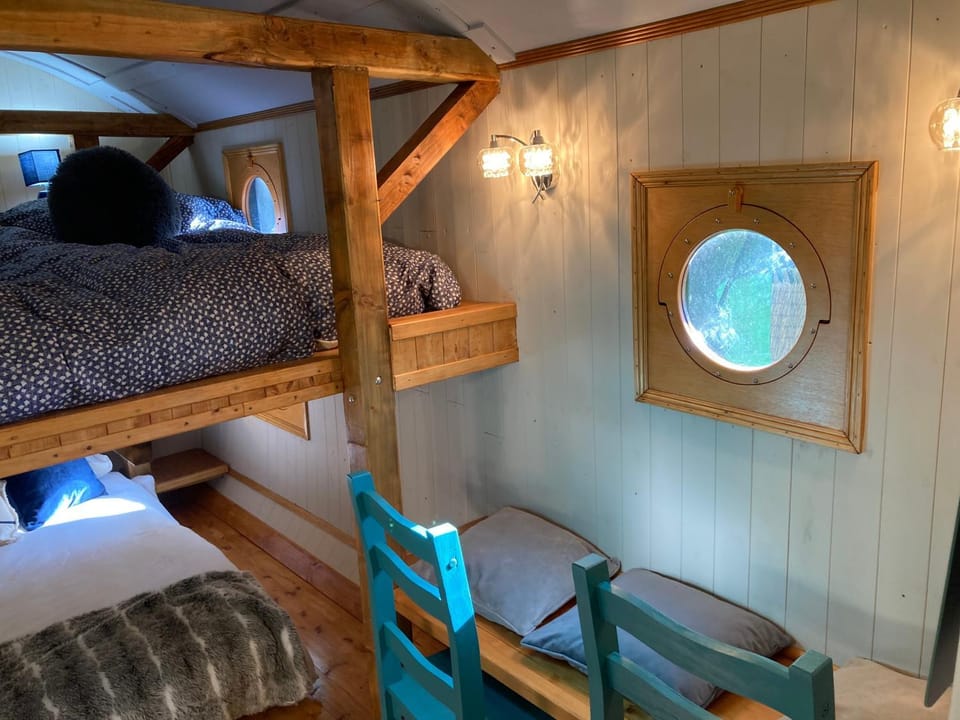 Bed, Seating area, Bedroom, bunk bed