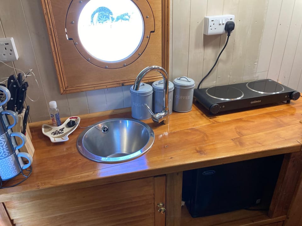 Kitchen or kitchenette, kitchen