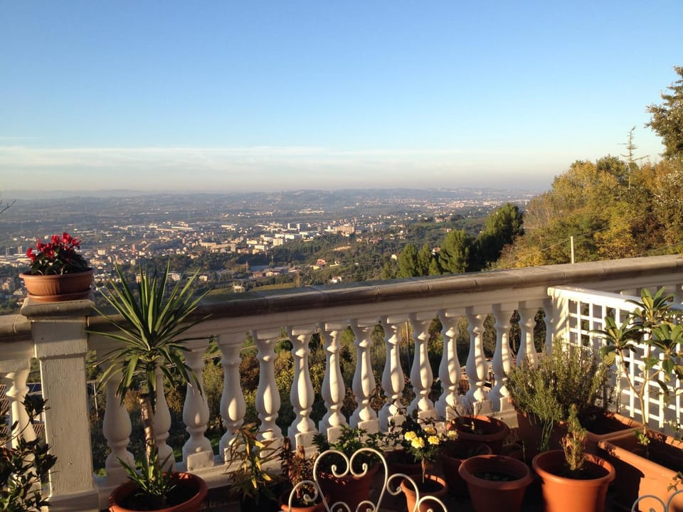 Property building, Facade/entrance, View (from property/room), Balcony/Terrace, Balcony/Terrace, Other, Decorative detail, Bedroom, On site, City view, Garden view, Landmark view, Mountain view, River view, Sea view, Street view