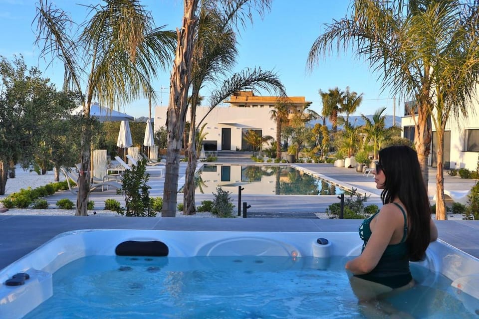 Hot Tub, Swimming pool