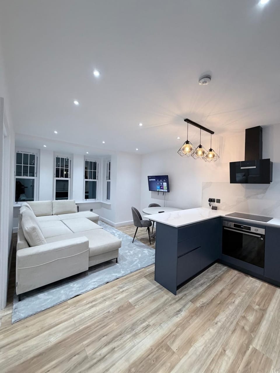 Chic Surbiton Retreat Fast Train to Ldn Waterloo Apartment in Kingston upon Thames