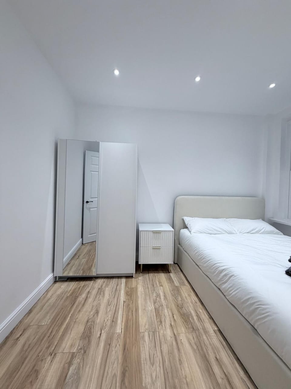 Chic Surbiton Retreat Fast Train to Ldn Waterloo Apartment in Kingston upon Thames