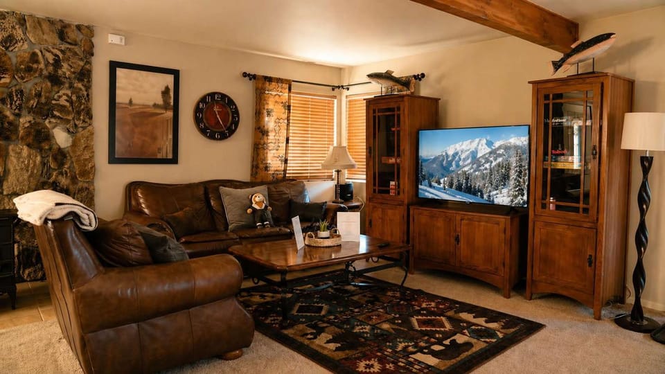 Navigate Stays Big Bear Cabin Hot Tub Snow Summit Cabin in Southern California