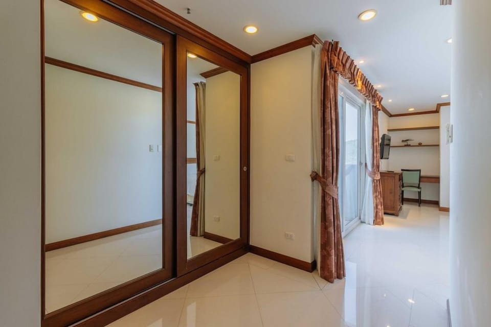 Walk Patong Biggest Building Best Sea Views C274 Apartment in Patong