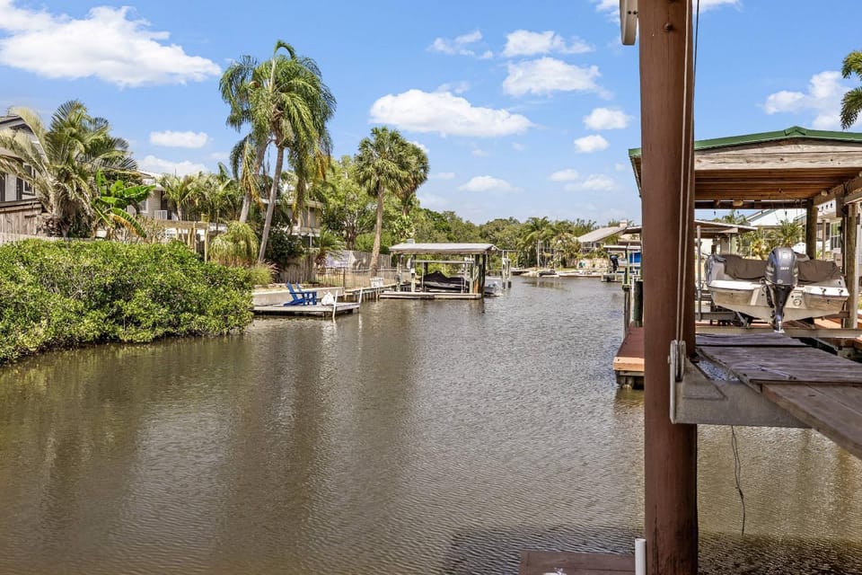 Palm Harbor Family Retreat House in Palm Harbor