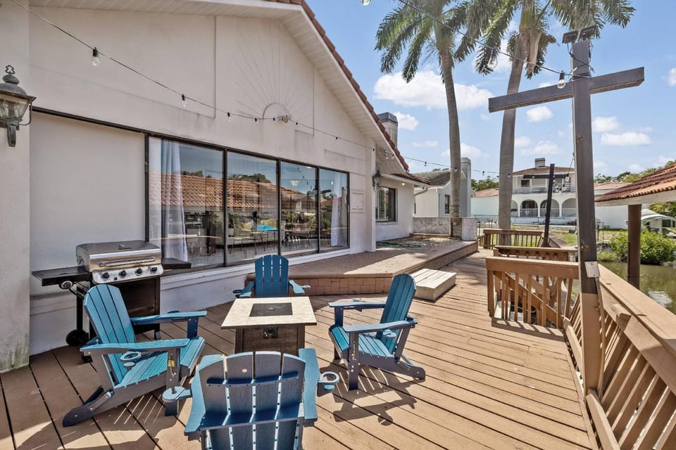 Palm Harbor Family Retreat House in Palm Harbor
