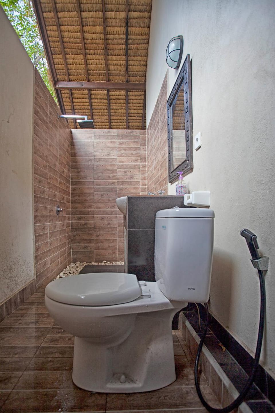 Toilet, Day